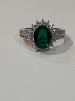 CZ. Crystals Green Emerald, Sterling Silver Ring Size8