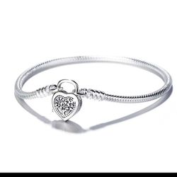 Pandora Regal Hearts Locket Bracelet S.17