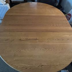 Large Oak Dinning Table With Leaf & 4 Chairs