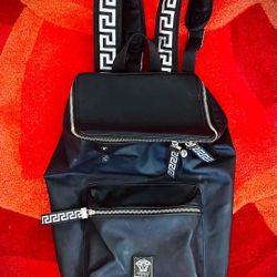 Versace Perfums Black Backpack.
Like New!
Approximately Size: 
15" X 17".