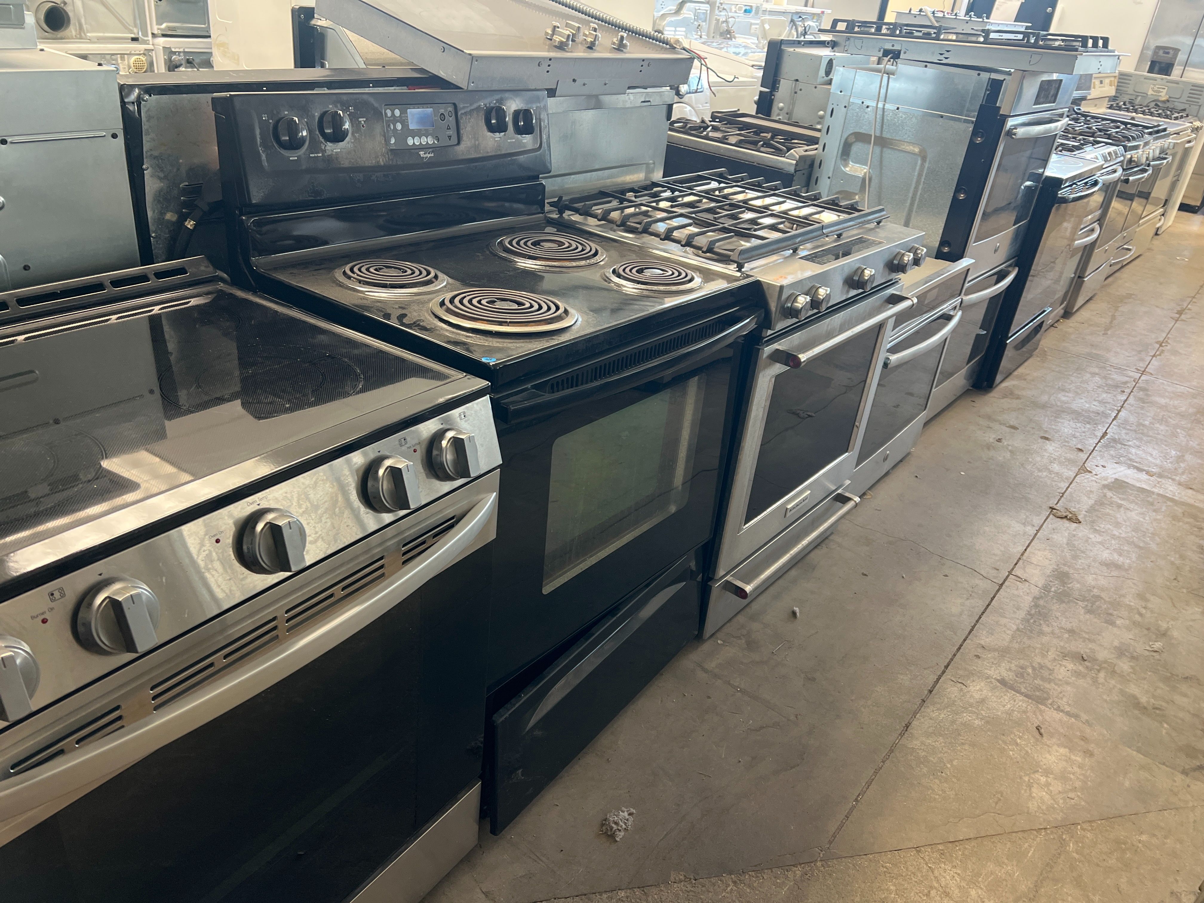 2 LOCATIONS -USED STOVES /RANGES -FREE DELIVERY /120 DAY WARRANTY