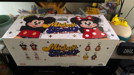 Mikey & Family Keychain Pop Mart 