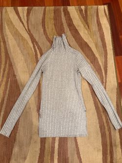 H&M Women’s Gray Turtleneck Top - Size 2