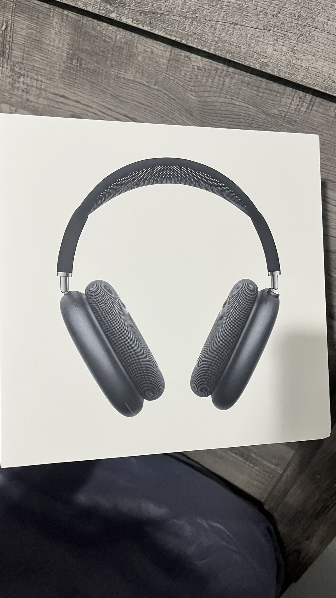 Apple Airpod Max gen 2 in midnight black brand new