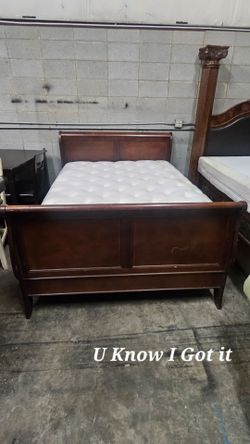 Queen sleigh bed