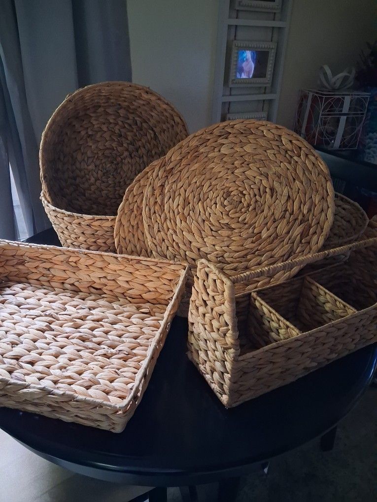 Wicker,baskets, Placemats