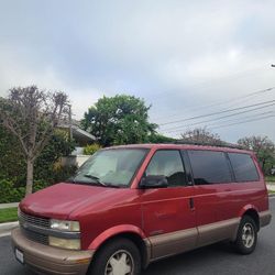 2000 Chevrolet Astro Van 
