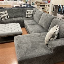 New Large Sectional 🔥🔥 IN STOCK NOW 