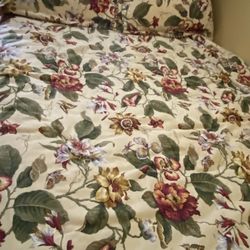 Waverly Bedspread, Big Pillows, Pillow Cases, And Bed Skirt