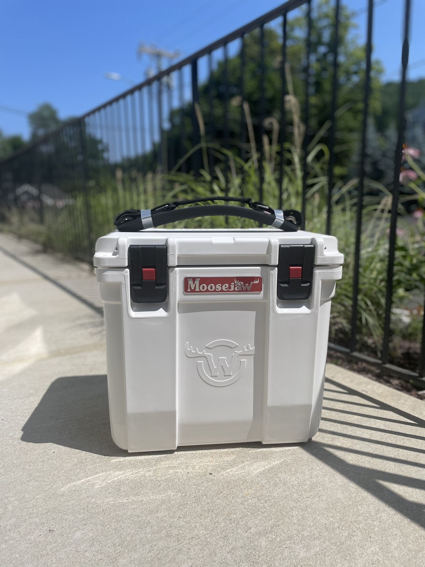 Moosejaw 25 Qt Ice Fort Hard Cooler