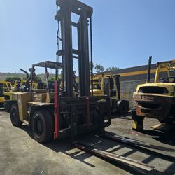 CAT DP90 Solid Pneumatic Tire Forklift 
