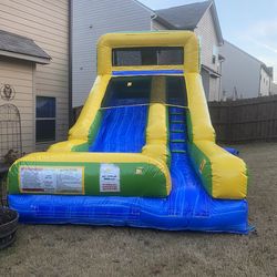 14 Ft Wet/Dry Water slide ! Only Used a Few Times. Comes With Blower.