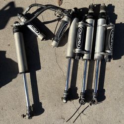 Radflo 2.5 Shocks Jeep JK