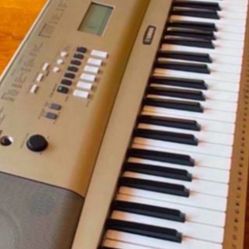 YAMAHA PIANO KEYBOARD 