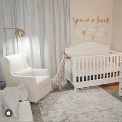 BRAND NEW IN THE BOX DaVinci Emmett 4-in-1 Convertible Crib