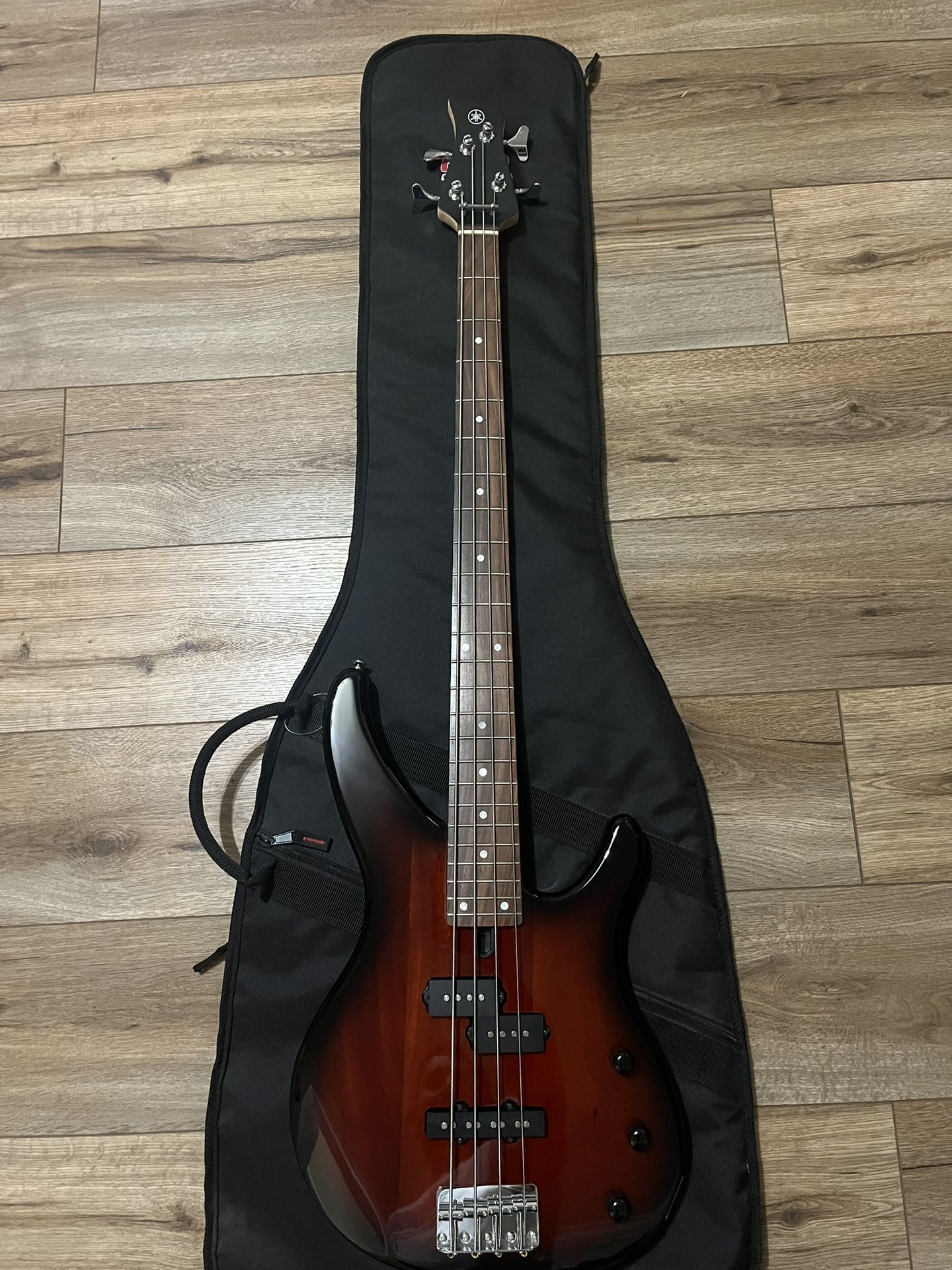 yamaha bass guitar with gator case