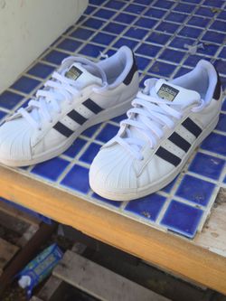 Adidas Superstar size 7.5