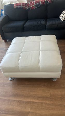 White leather ottoman 35x35 Good Condition no tears