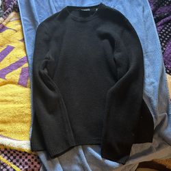 Vince Men’s Black Crewneck  Knit Sweater – Classic Minimalist Style