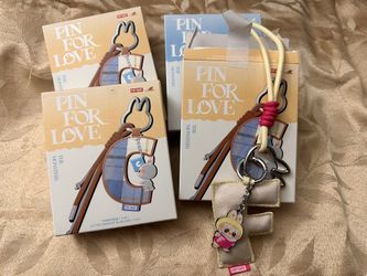 Popmart The Monster Pin For Love Letter Pendant 