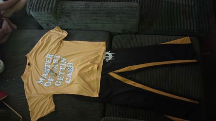 Master of art getting cash shirt and money bag
