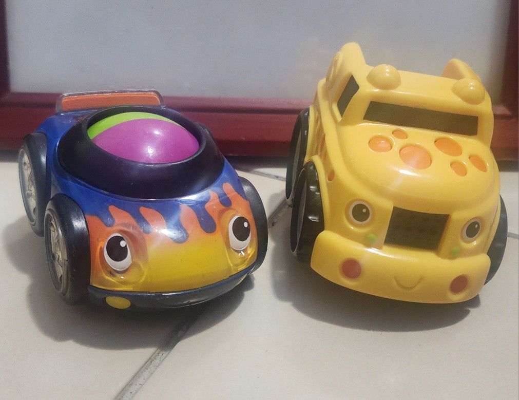 FISHER PRICE  LIL ZOOMERS SPININ SPEADWAY RACE CAR AND SAFARI VEHICLE 2 PIECE SET