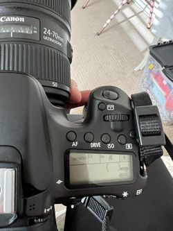 Canon EOS 70D SLR Camera (body Only) w/ Filters, Slave Flash and Case