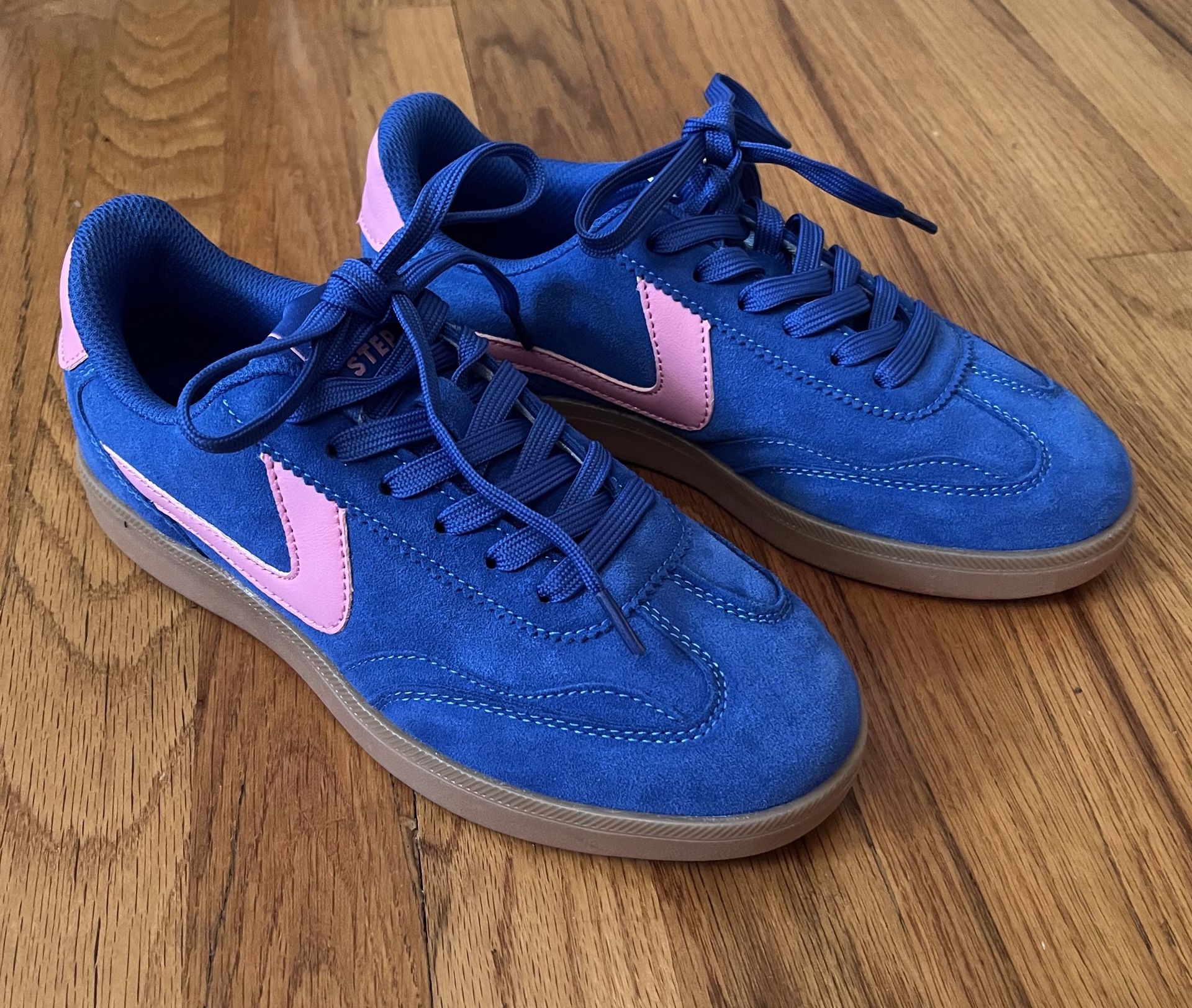 Women’s casual everyday sneakers by LUCKY STEP