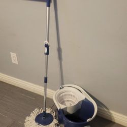 NICE MOP BUCKET 