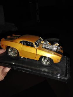 Rare Chevy Camaro ss Big Block Gold with Black Stripes Great Condition Very Clean  1:24 Scale Diecast