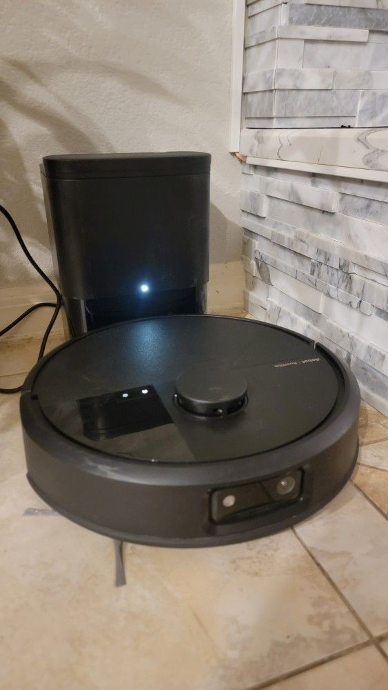 iRobot Roomba 705 Max Vac (2025 Model)