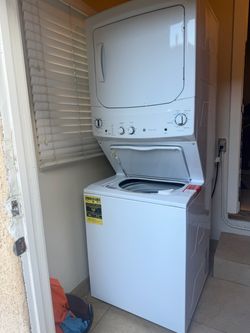 GE Stacked Washer Dryer Unit
