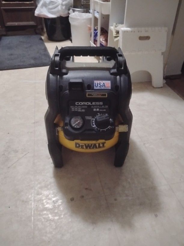 DeWalt Battery Compressor