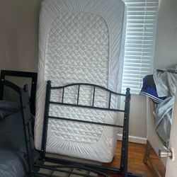 TWIN CHILD BED LIKE NEW WITH FRAME