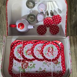 Little girls Victorian tea set, brandnew, 19pcs total, made of tin.