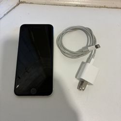 iPhone Se 64gb Unlocked For Any Carrier ( Read Description below)