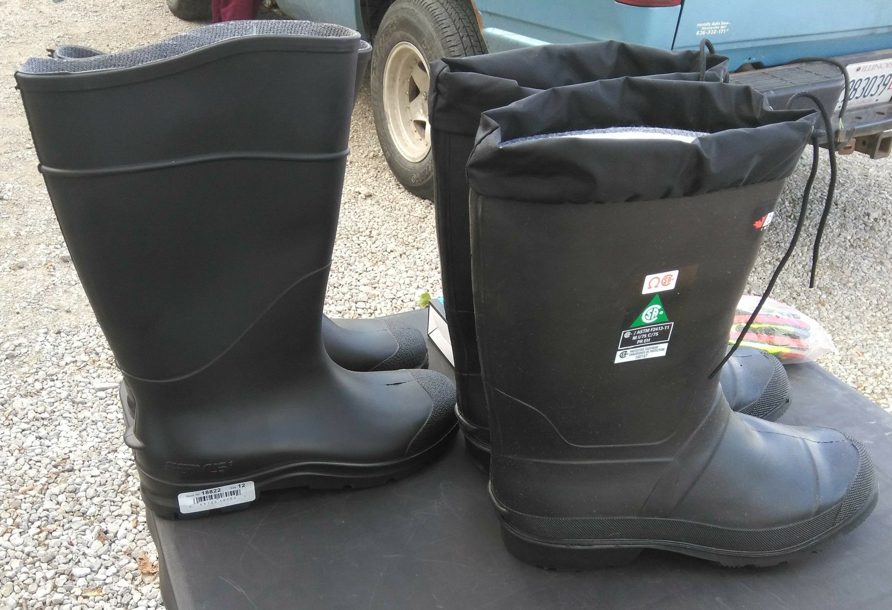 RUBBER WORK BOOTS AND WORK GEAR. READ DETAILS