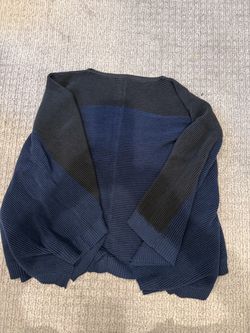 Lululemon one size fits all color block blue and black sweater wrap