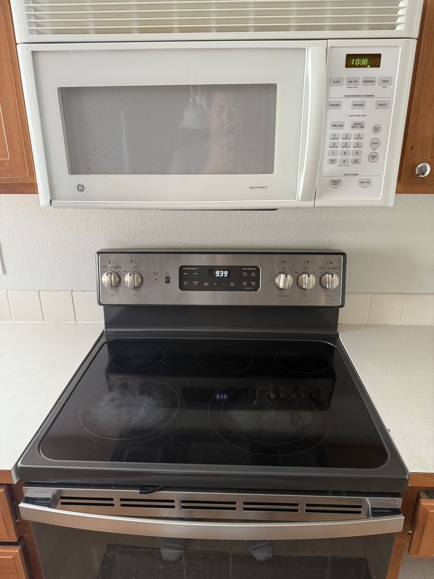 30 inch wide GE electric stove and microwave 