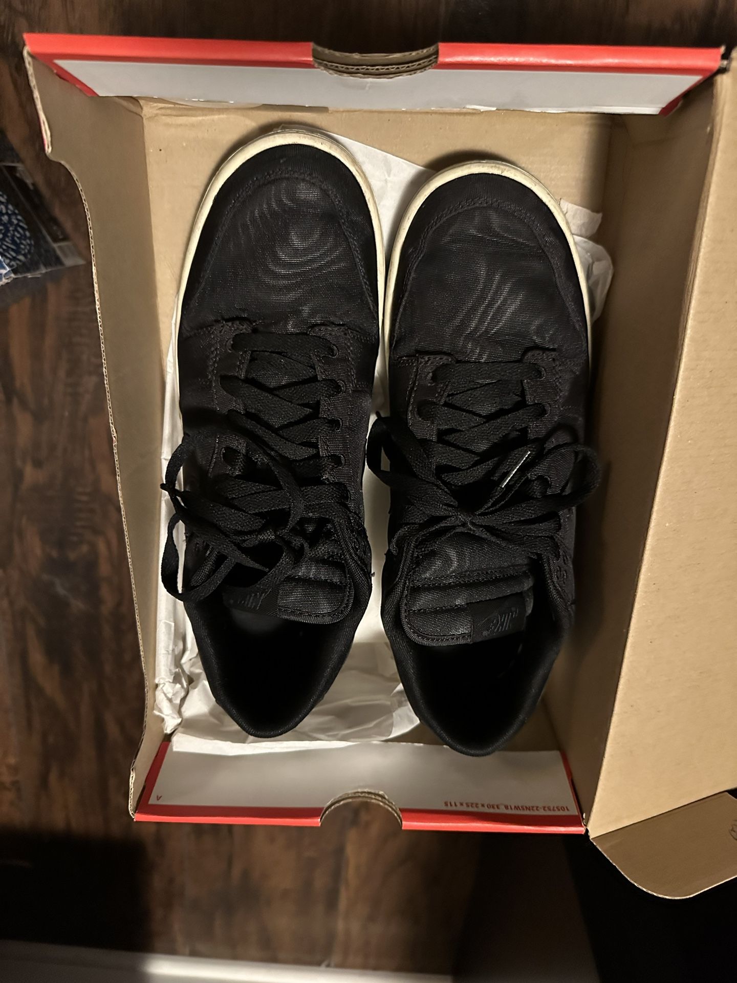 Black Nike Dunks 9.5