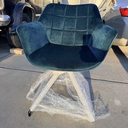 Portsmouth Tufted Armchair with Black Base