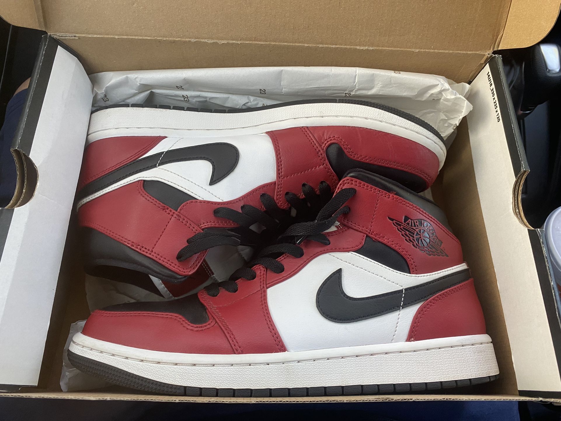 Jordan 1 mid chicago black toe