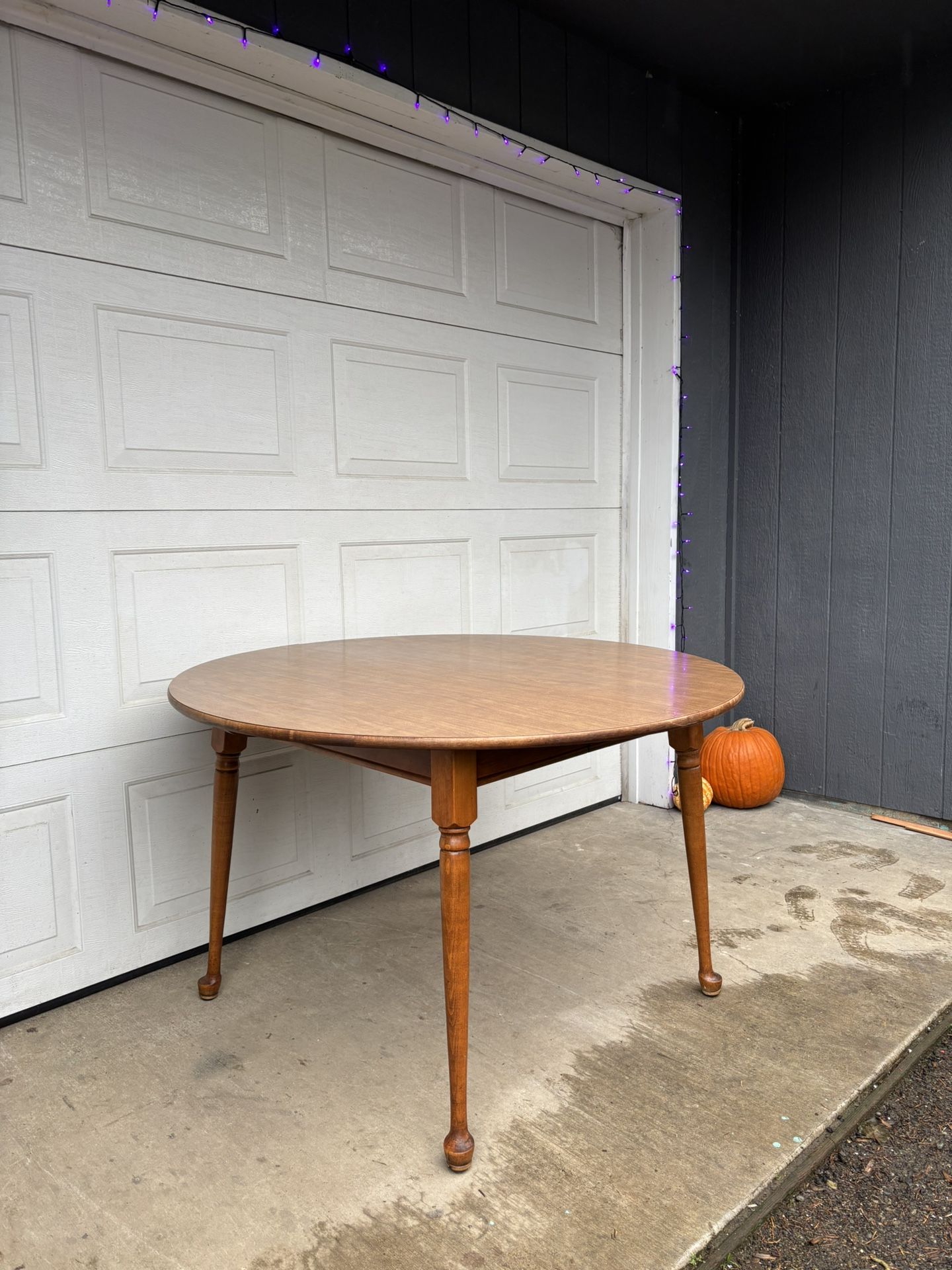 Vintage Round Maple Colonial Style Dining Table w/ Leaves •FREE DELIVERY•
