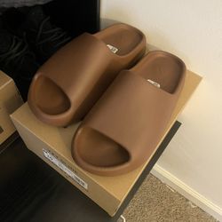 Yeezy Slides 