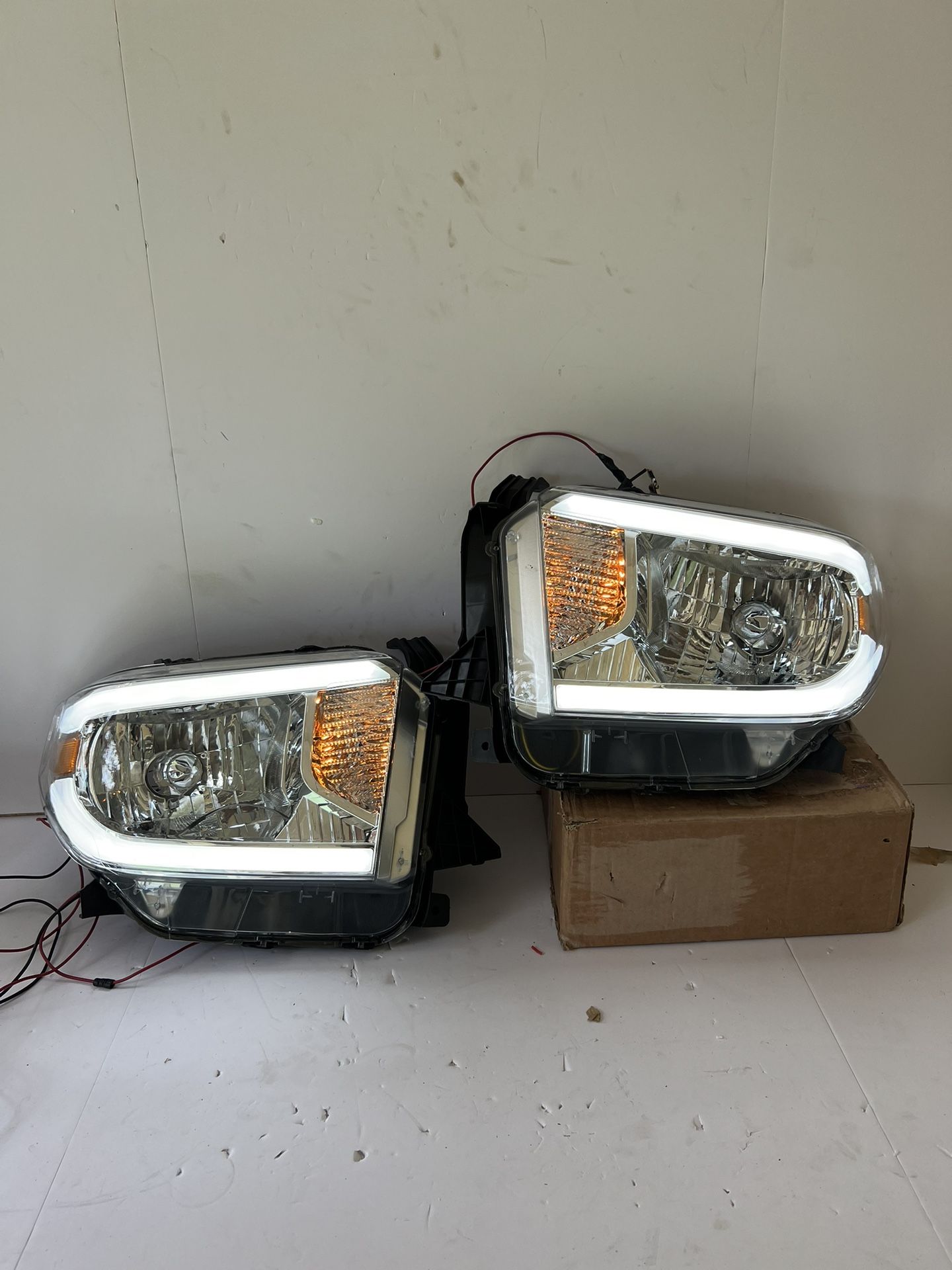 Toyota Tundra 2014-2021 Headlights 