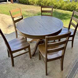 Beautiful Extendable Dining Room Set With 5 Chairs 