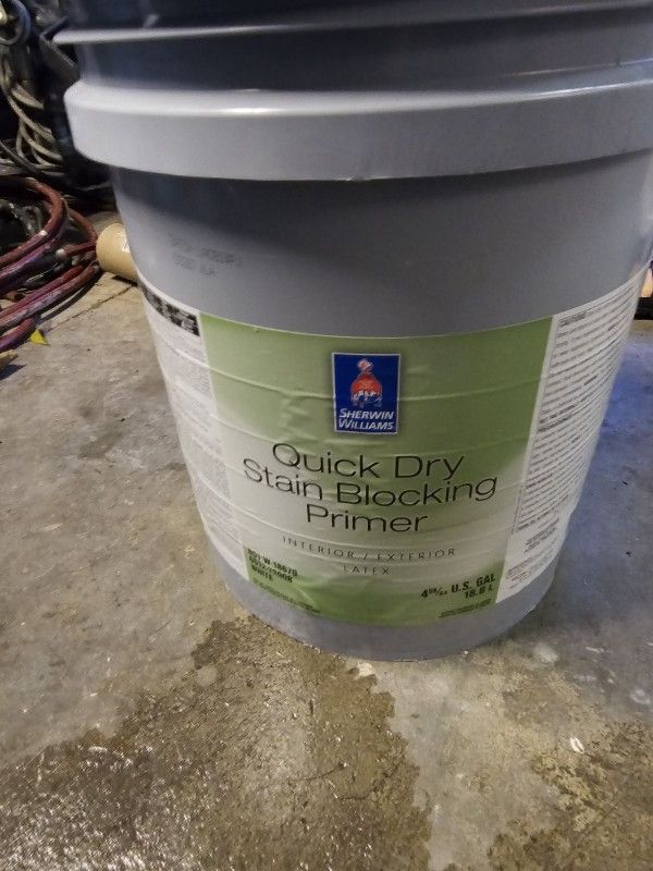 Paint And Primer 90 Cada Uno