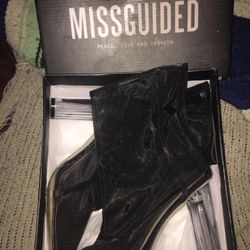 Like new ladies fashion boot Size 8 only $30 firm