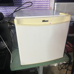 Mini Fridge 