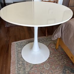 Tulip table 